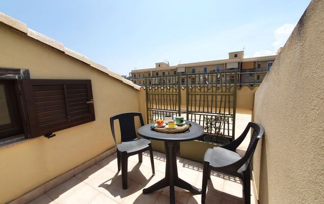 Rosie Holiday - Photo 27